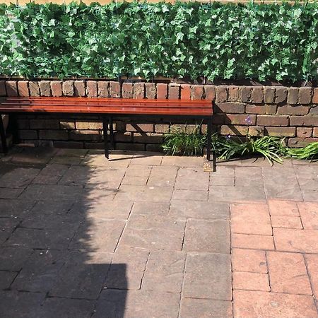 An Extra Large Room With Patio & Own Front Entrance Rotherham Rawmarsh Esterno foto