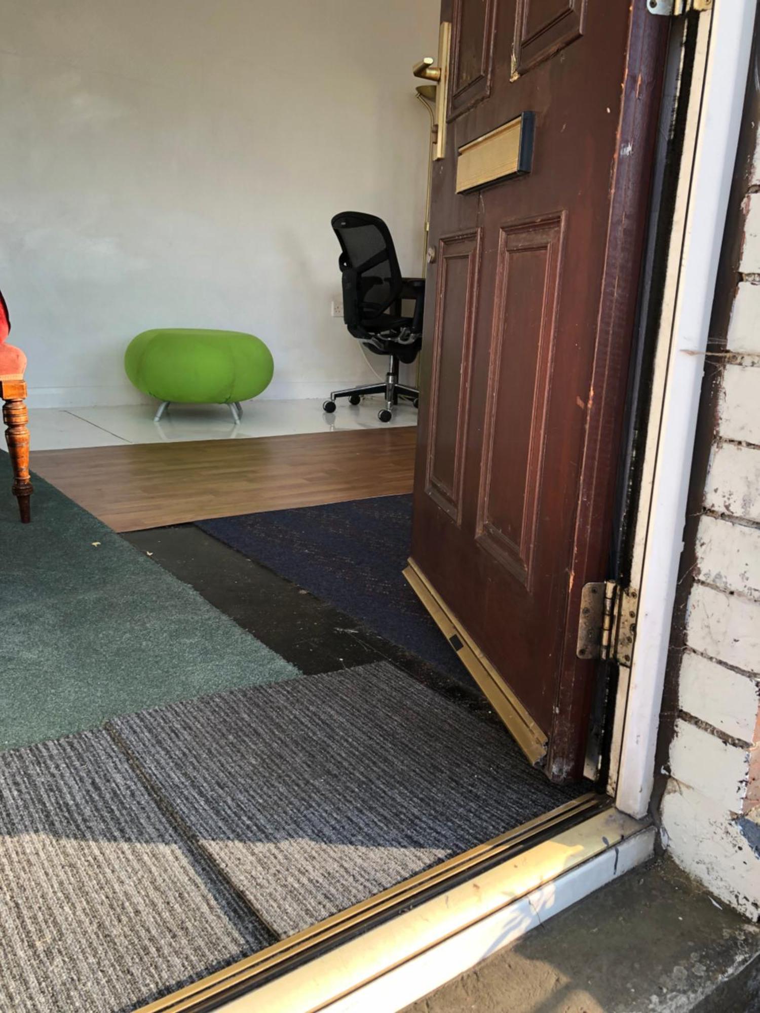 An Extra Large Room With Patio & Own Front Entrance Rotherham Rawmarsh Esterno foto